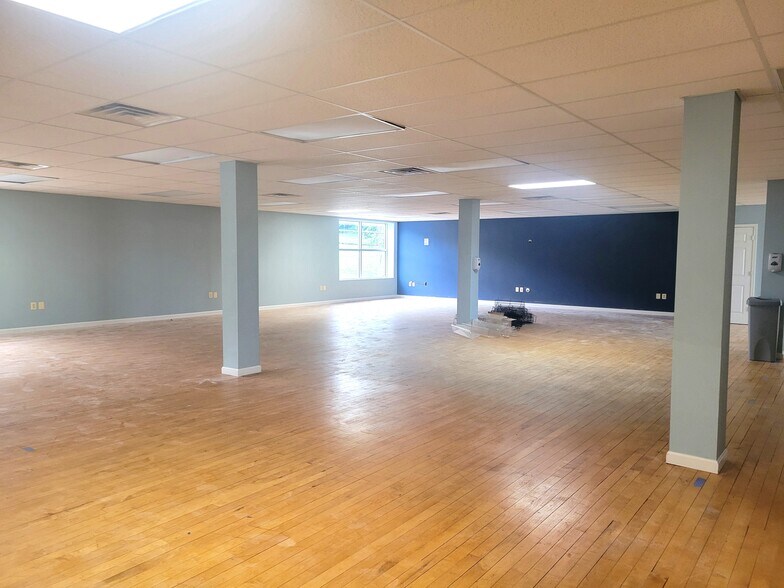 More Photos Of 10854 York Rd, Cockeysville General Retail For Sale