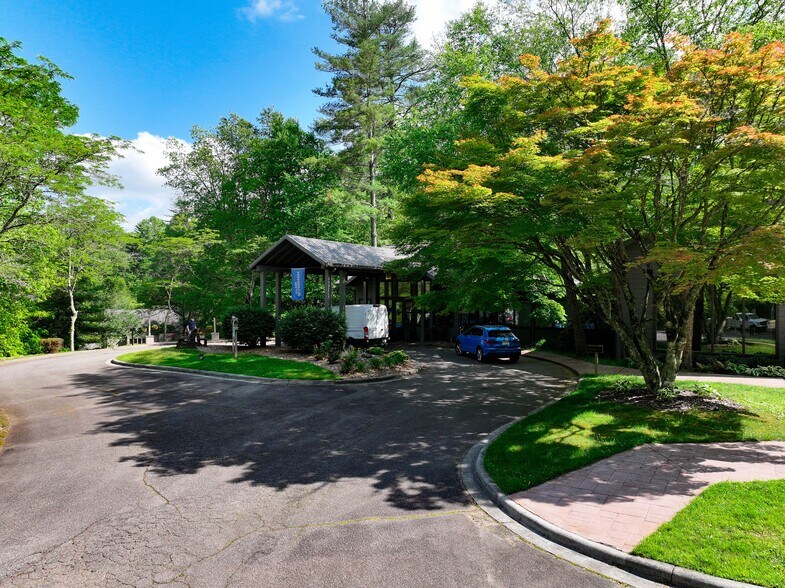 More Photos Of 70 Sapphire Valley Rd, Sapphire Apartments For Sale