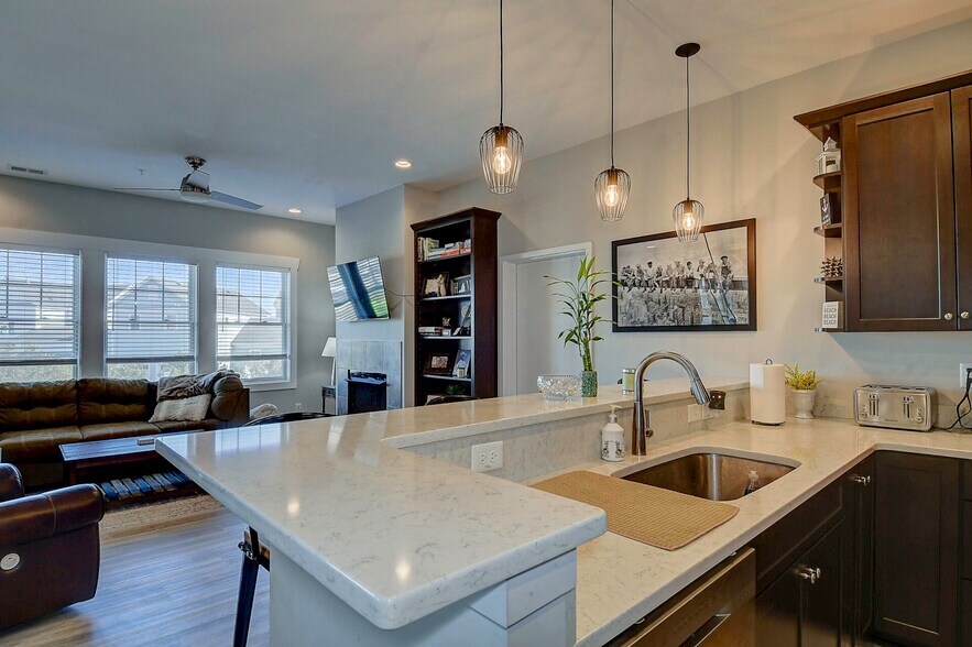 More Photos Of 9650 Shore Dr, Norfolk Veterinarian Kennel For Sale
