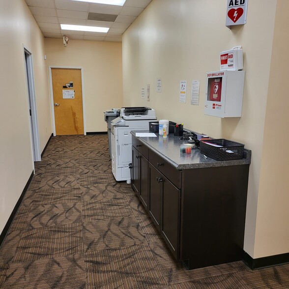 More Photos Of 3500 Gateway Centre Blvd, Morrisville Light Distribution For Lease