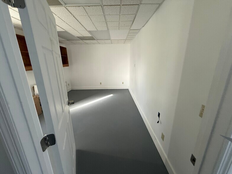 More Photos Of 911 S 8th St, Fernandina Beach Coworking Space