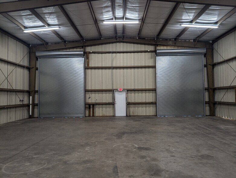 More Photos Of 927 NE 24th Ln, Cape Coral Warehouse For Sale