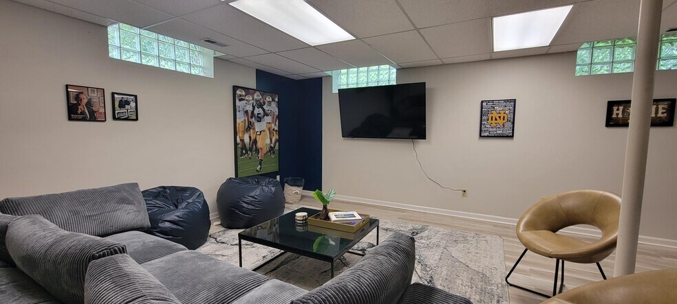 More Photos Of 3030 Michigan St, South Bend Office For Sale