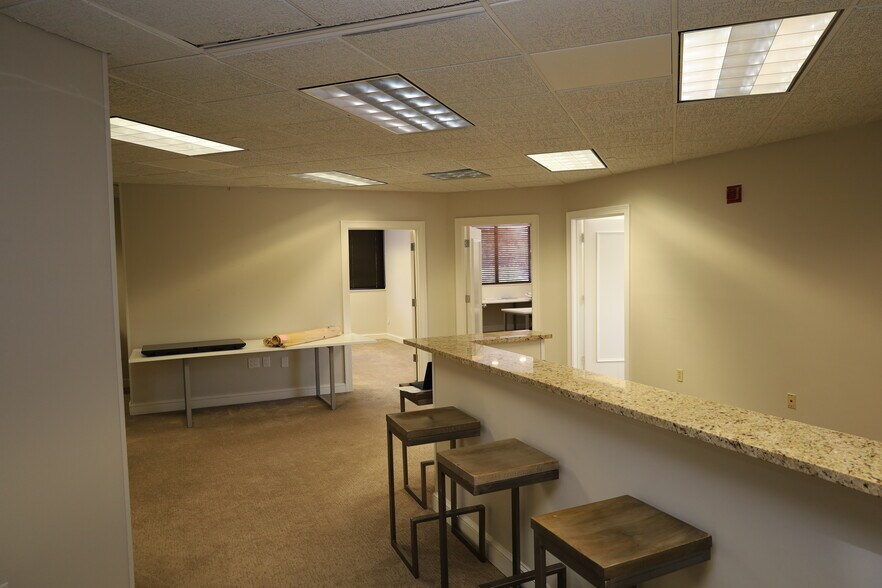 More Photos Of 1615 Forum Pl, West Palm Beach Office For Lease