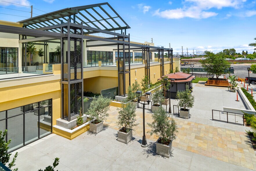 More Photos Of 10000 Bolsa Ave, Westminster Unknown For Lease