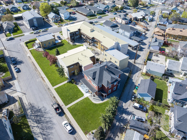 Primary Photo Of 211 N Delaware Ave, Wenatchee Apartments For Sale