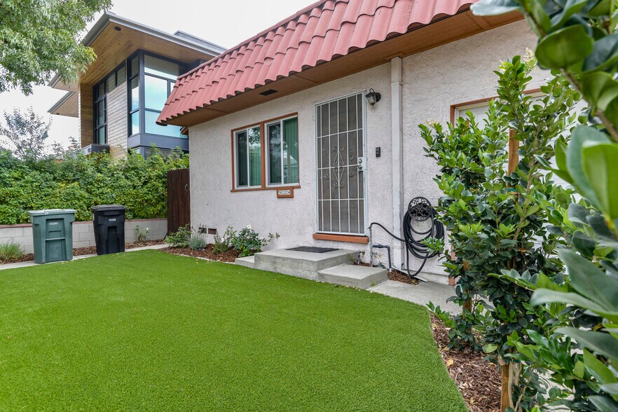 More Photos Of 924 W Clark Ave, Burbank Multifamily For Sale