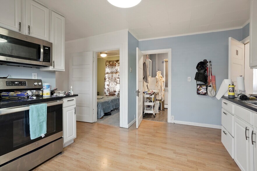 More Photos Of 403 23rd St, Golden Apartments For Sale