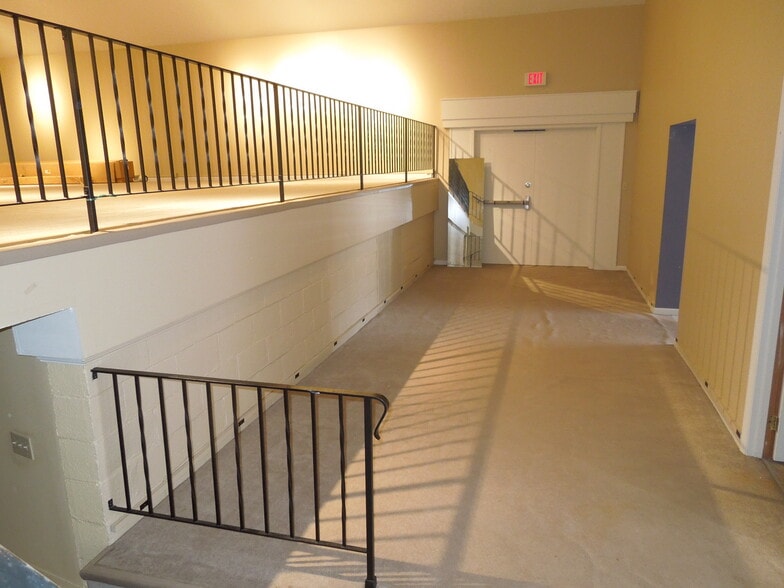 More Photos Of 15 N High St, Covington Storefront For Sale