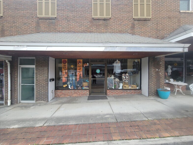 More Photos Of 1517-1525 Front St, Richlands Storefront Retail Residential For Sale