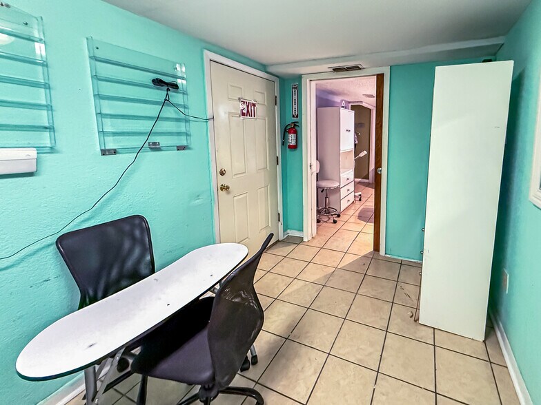 More Photos Of 104 W Hallmark Ave, Killeen Freestanding For Sale