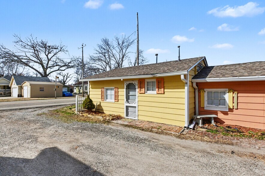 More Photos Of 308 Chestnut St, Silver Lake Apartments For Sale