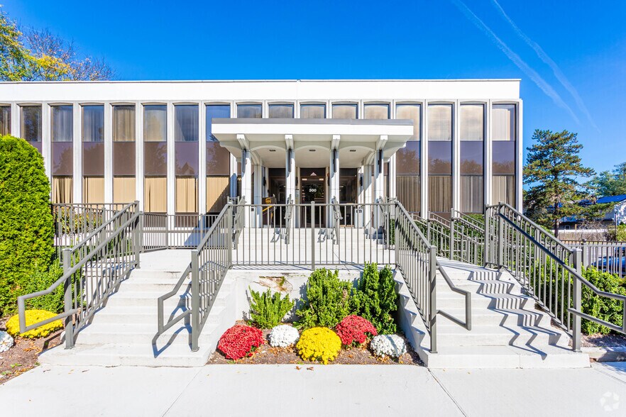 More Photos Of 300 Knickerbocker Rd, Cresskill Medical For Lease