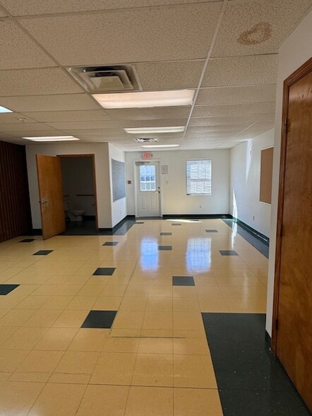 More Photos Of 704 E Clay St, Thomasville Office For Lease