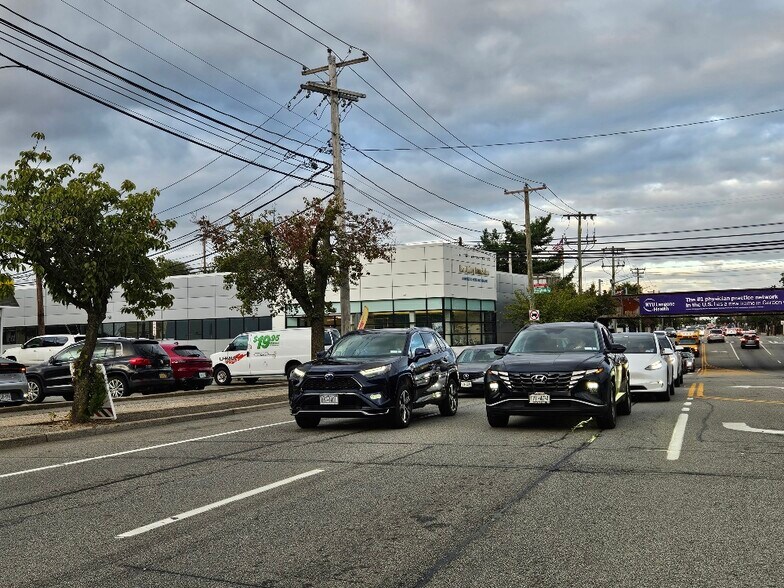 More Photos Of 90 Jericho Tpke, Mineola Freestanding For Lease