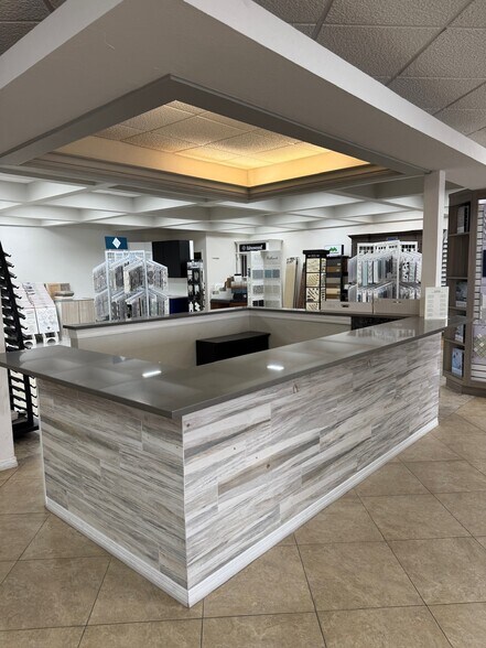 More Photos Of 297-311 Airport Pulling Rd N, Naples Warehouse For Lease