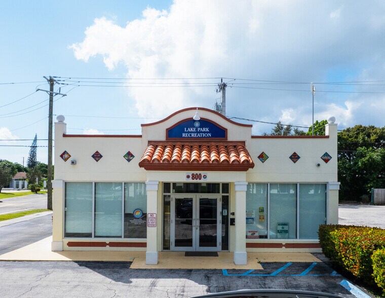 More Photos Of 800 Park Ave, West Palm Beach Storefront Retail Office For Sale