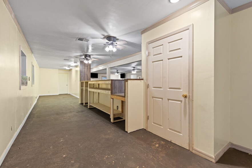 More Photos Of 918 S Adelle Ave, Deland Restaurant For Sale