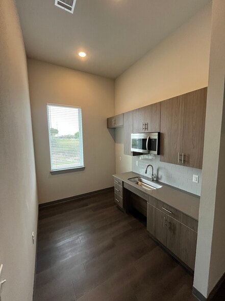 More Photos Of 525 Shiloh Rd, Plano Unknown For Lease