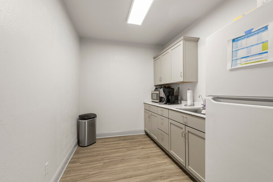 More Photos Of 2003 W Wall St, Midland Office For Sale