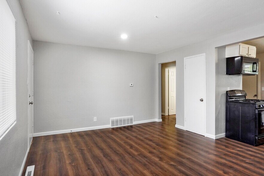 More Photos Of 982 S Sheridan Blvd, Denver Apartments For Sale