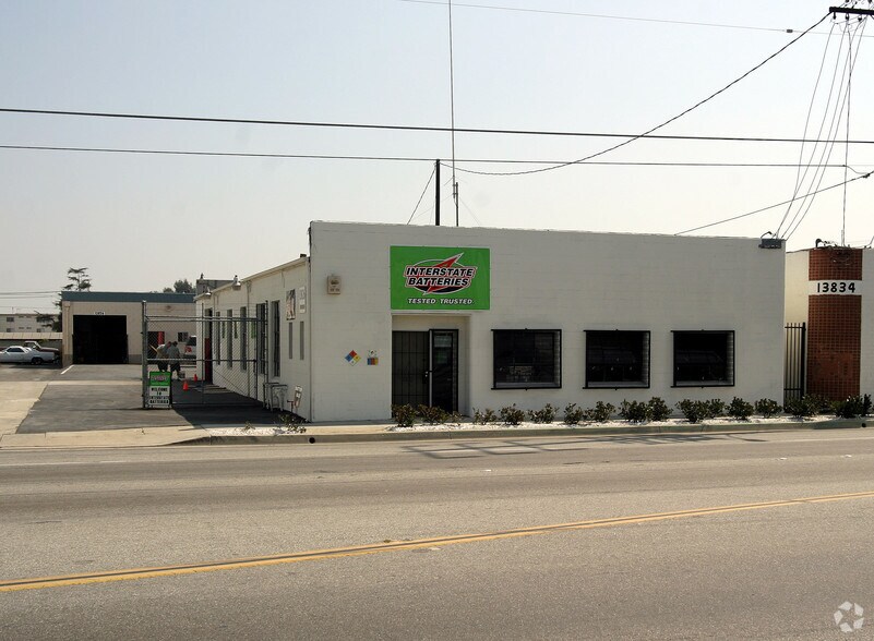 More Photos Of 13822-13826 Prairie Ave, Hawthorne Warehouse For Lease