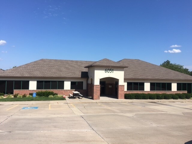 More Photos Of 6051 N Chestnut Ave, Gladstone Office For Lease