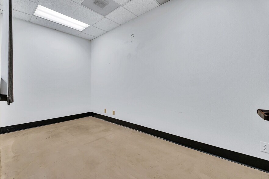 More Photos Of 550 N Golden Circle Dr, Santa Ana Office For Lease