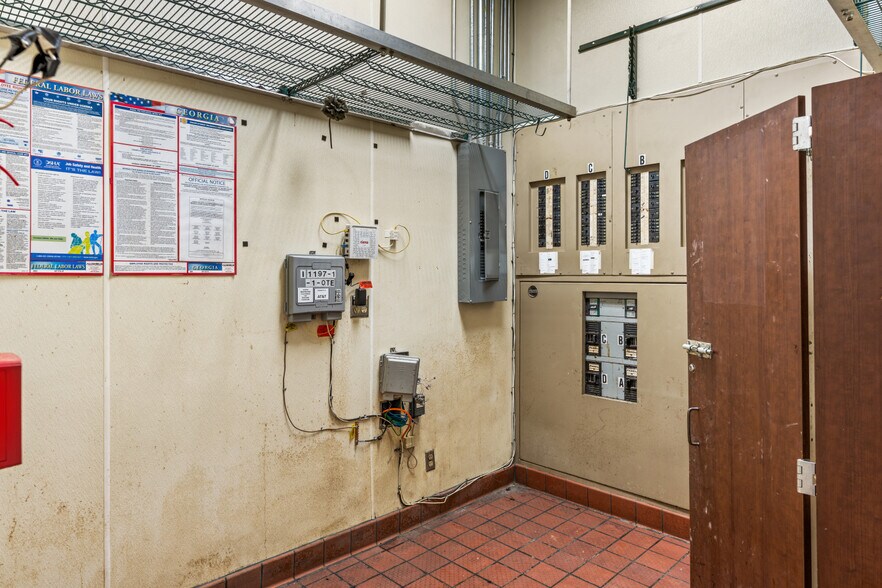 More Photos Of 1197 Lakes Blvd, Lake Park Fast Food For Lease