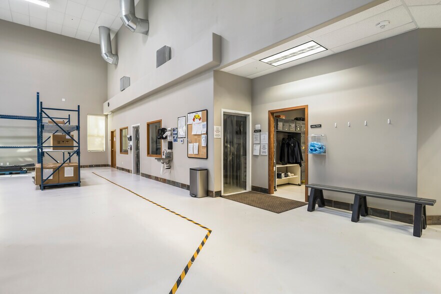 More Photos Of 601 N Larch St, Sisters Research And Development For Sale