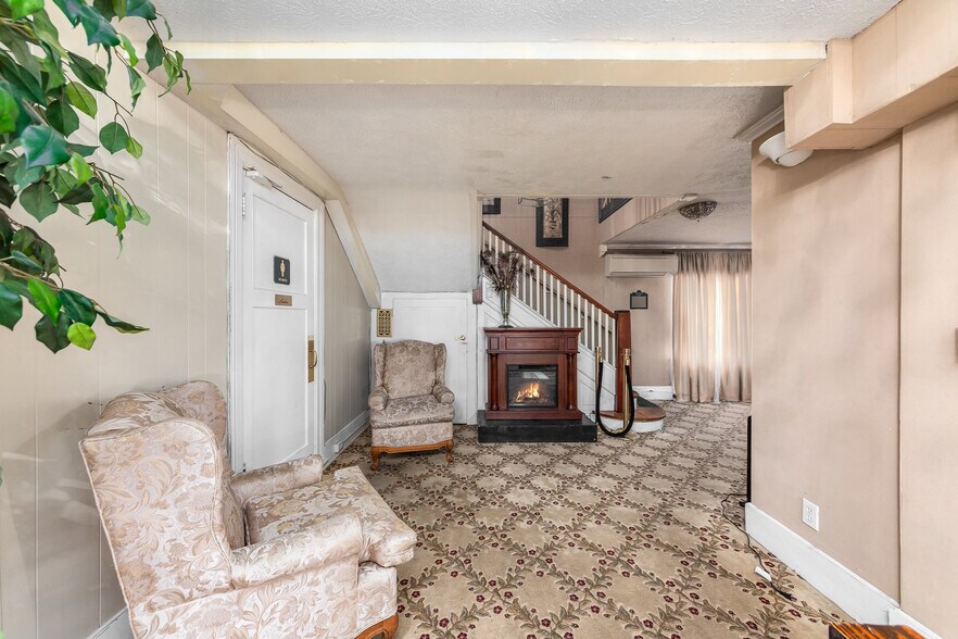 More Photos Of 525 Caroline St, Fredericksburg Lodge Meeting Hall For Sale