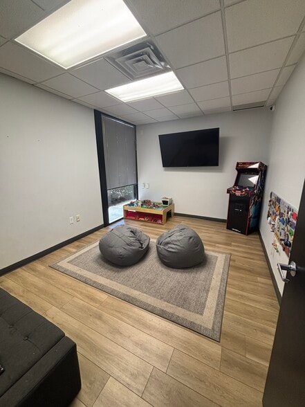 More Photos Of 7840 Roswell Rd, Sandy Springs Office For Sale