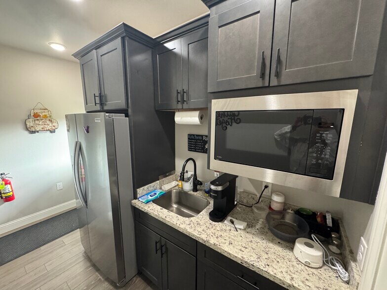 More Photos Of 105 Canyon Lake Cir, Lumberton Office For Sale