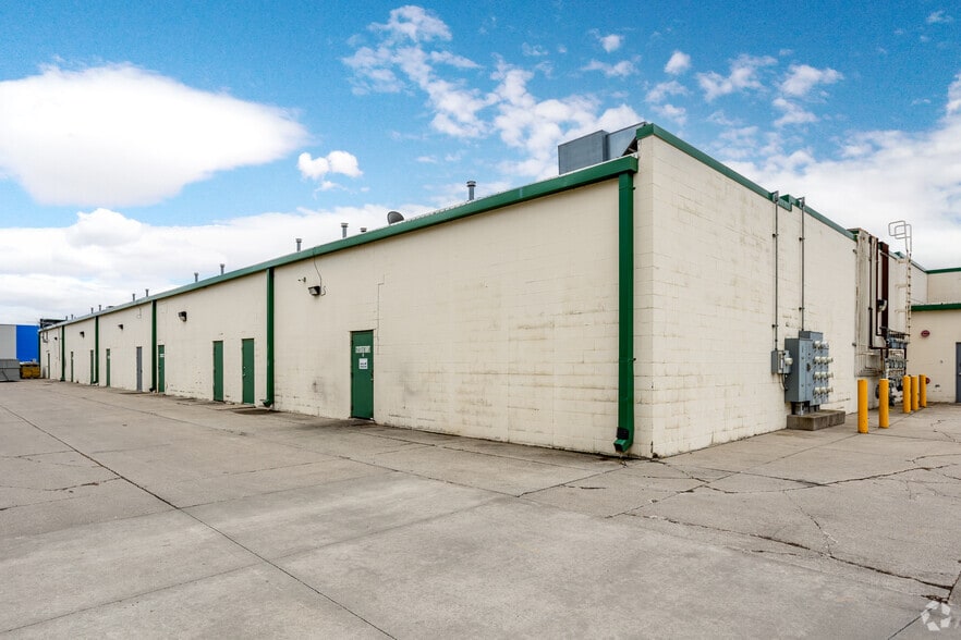 More Photos Of 550 36th Ave SW, Altoona Storefront For Lease