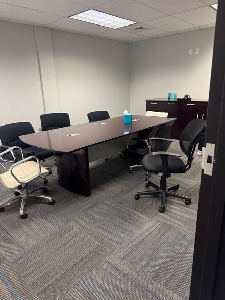 More Photos Of 111-121 Roberts St, East Hartford Business Park For Lease