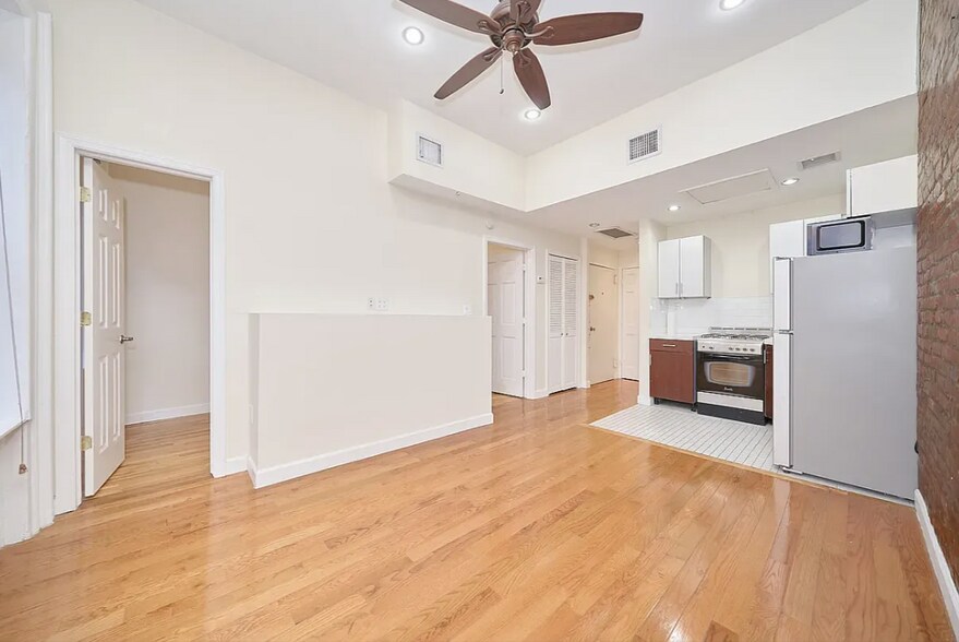 More Photos Of 222 E 18th St, New York Apartments For Sale