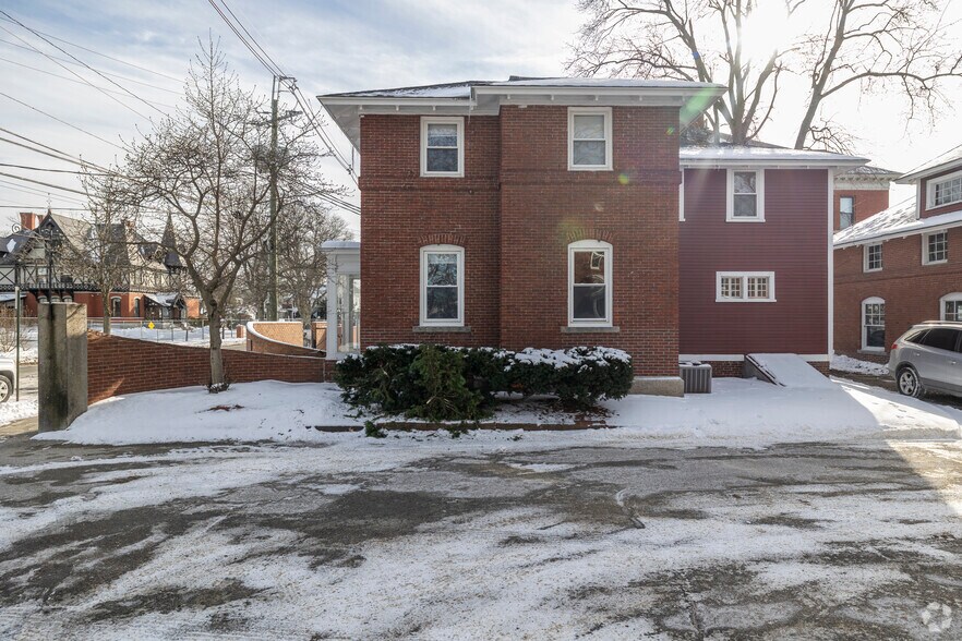 More Photos Of 41 Brook St, Manchester Office For Sale