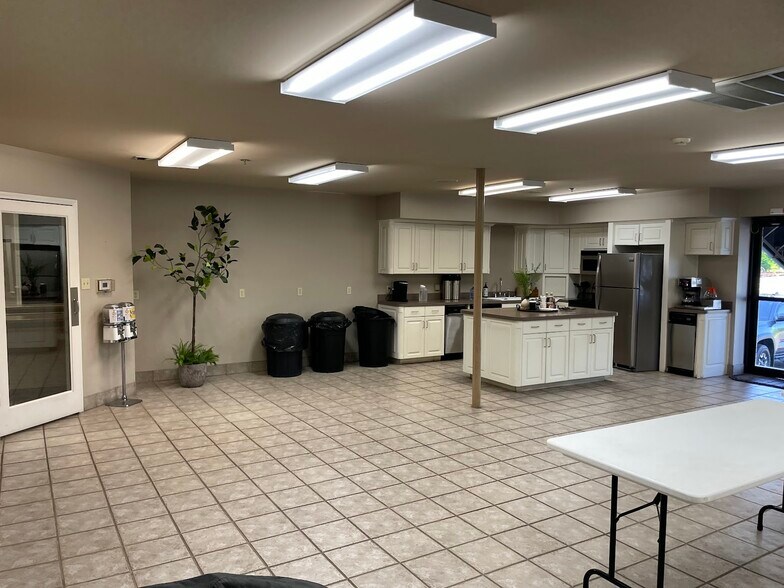 More Photos Of 800 E Main St, Russellville Office For Lease