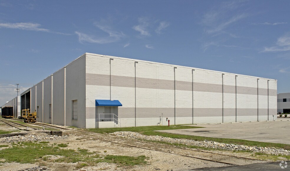 More Photos Of 2012 Corporate 44 Dr, Fenton Unknown For Lease