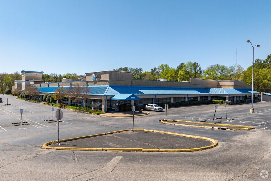 More Photos Of 1699-1735 Sycamore View Rd, Memphis Flex For Sale
