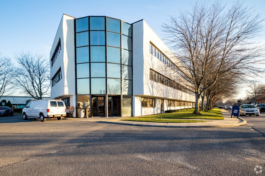 Primary Photo Of 3900 Veterans Memorial Hwy, Bohemia Office For Lease