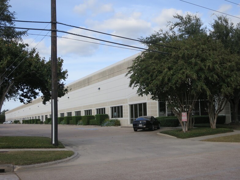 More Photos Of 15904-15920 International Plaza Dr, Houston Warehouse For Lease