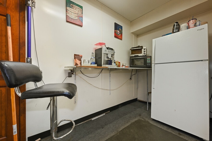 More Photos Of 11 Lucon Dr, Deer Park Showroom For Sale