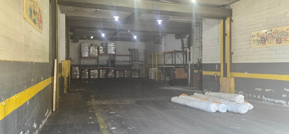 More Photos Of 16737 Porter Rd, Jamaica Warehouse For Lease