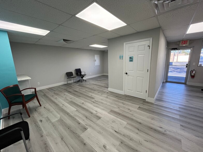 More Photos Of 1469 Colonial Blvd, Fort Myers Storefront Retail Office For Lease