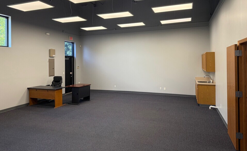 More Photos Of 8191 Birchwood Ct, Johnston Flex For Sale