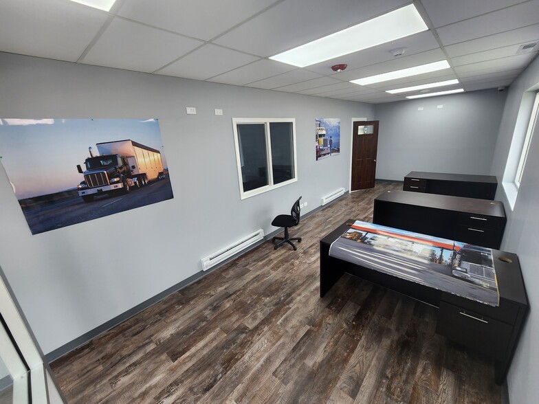 More Photos Of 1280-1330 Powis Rd, West Chicago Truck Terminal For Sale