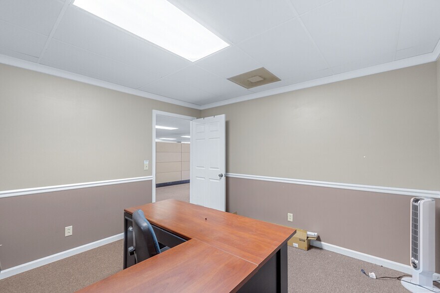 More Photos Of 3565 Main St, Jasper Office For Sale