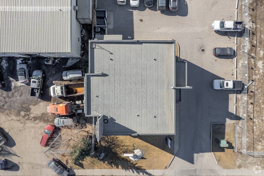 More Photos Of 2417 51st Ave SE, Calgary Office For Lease