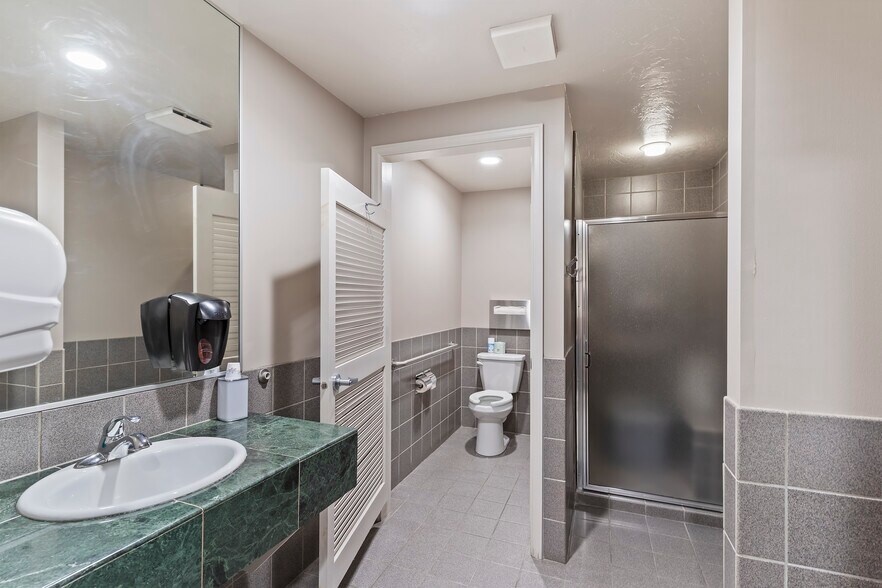 More Photos Of 1480 E Ridgeline Dr, Ogden Office For Sale